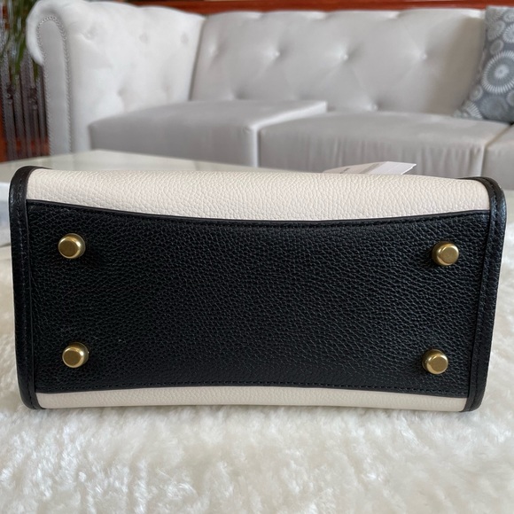 ‼️SOLD‼️ Coach Field Tote 22 in Colour Block - Picture 6 of 13